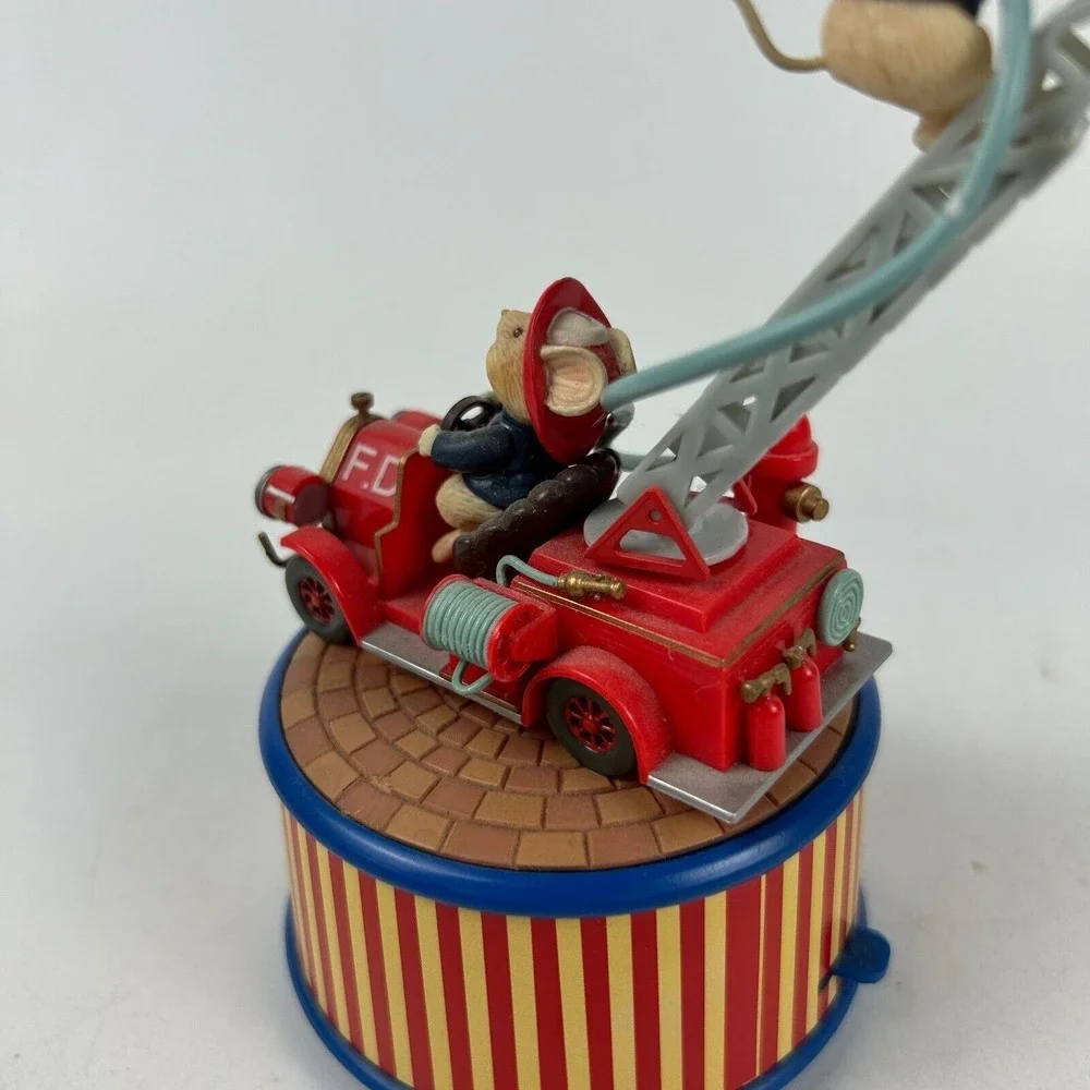Enesco Mice On Fire Truck Fire Department To the Rescue Mini‎ Action Musical VTG